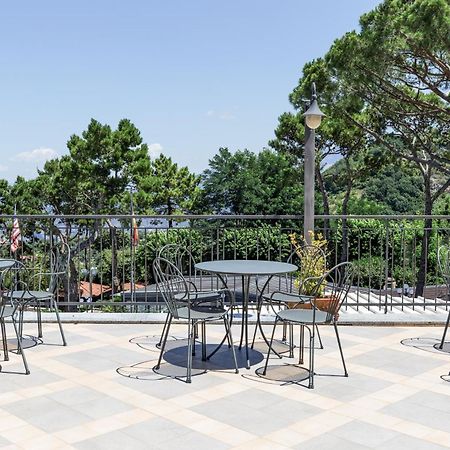 Hotel La Pergoletta SantʼAgata sui Due Golfi Dış mekan fotoğraf