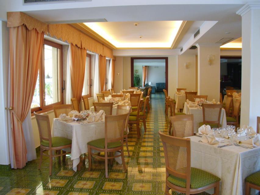 Hotel La Pergoletta SantʼAgata sui Due Golfi Dış mekan fotoğraf