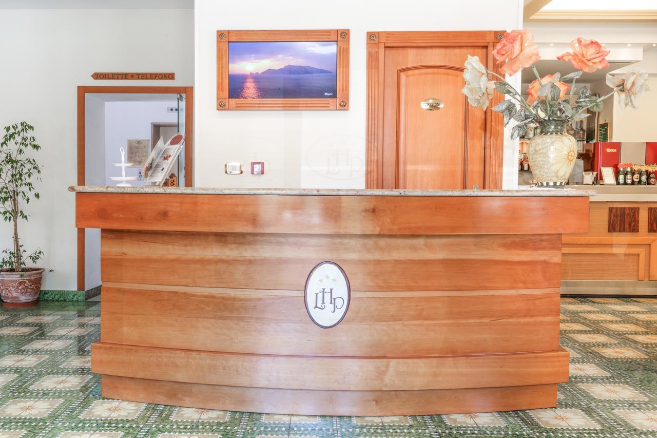 Hotel La Pergoletta SantʼAgata sui Due Golfi Dış mekan fotoğraf