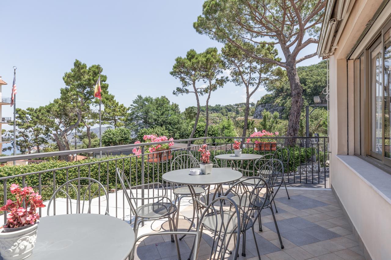 Hotel La Pergoletta SantʼAgata sui Due Golfi Dış mekan fotoğraf