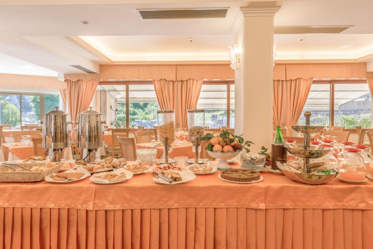 Hotel La Pergoletta SantʼAgata sui Due Golfi Dış mekan fotoğraf