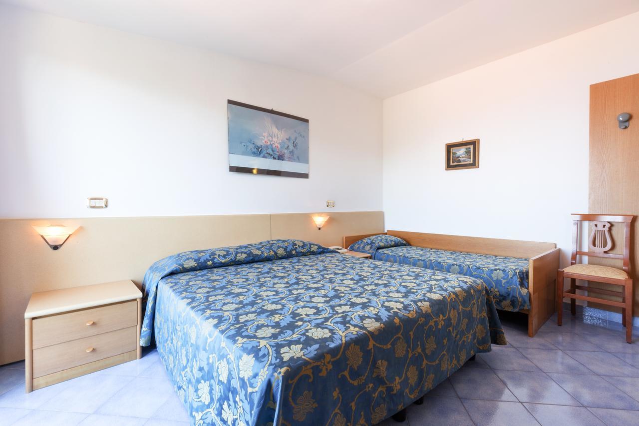Hotel La Pergoletta SantʼAgata sui Due Golfi Dış mekan fotoğraf